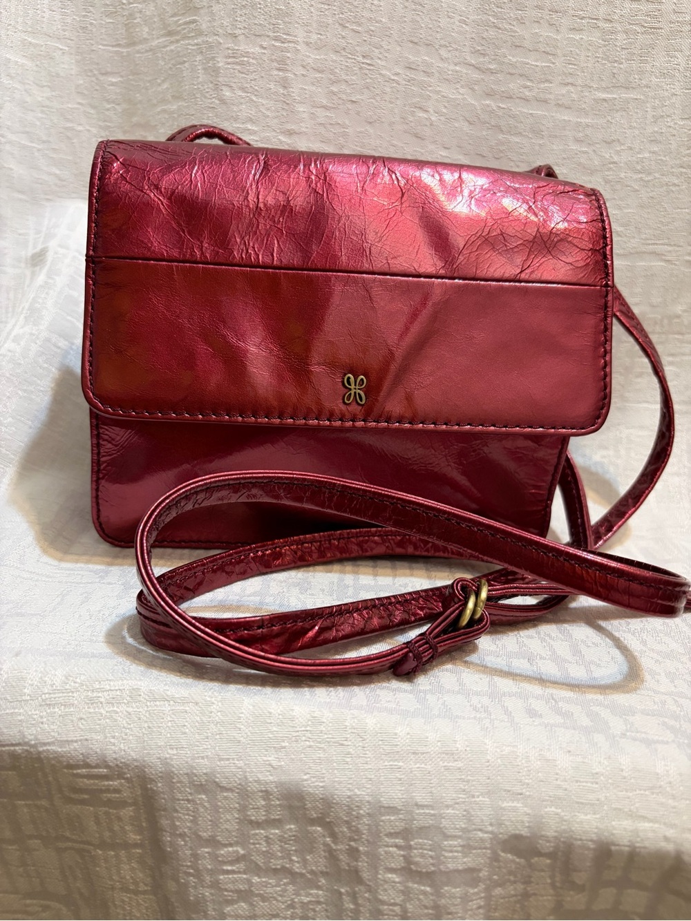 Hobo Jill Metallic Cherry Red Leather Wallet Crossbody Bag Excellent Condition